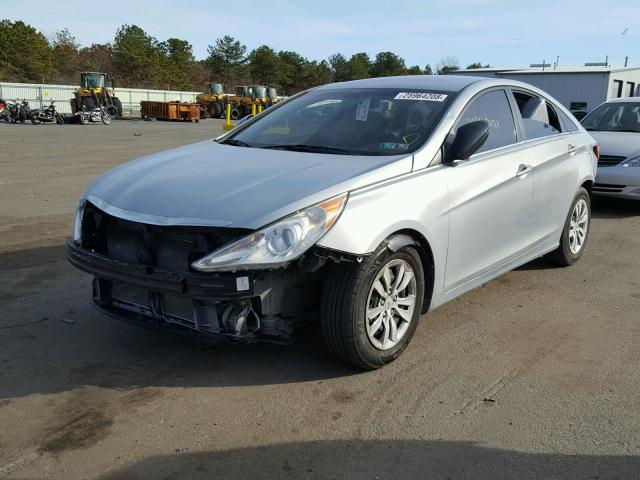 5NPEB4AC0BH060219 - 2011 HYUNDAI SONATA GLS GRAY photo 2