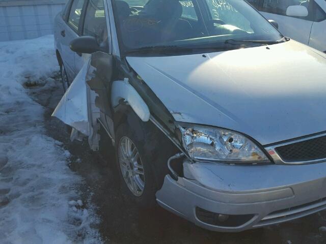 1FAFP34N65W298805 - 2005 FORD FOCUS ZX4 SILVER photo 9