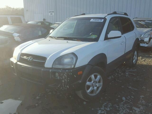 KM8JN72D75U041137 - 2005 HYUNDAI TUCSON GLS WHITE photo 2