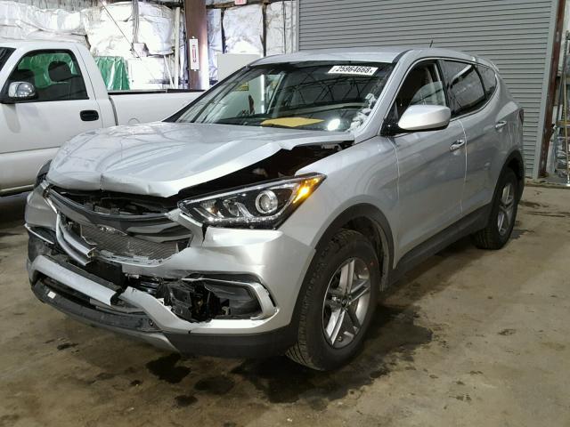 5XYZTDLB7JG553730 - 2018 HYUNDAI SANTA FE S SILVER photo 2