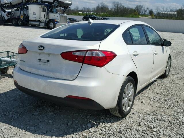 KNAFX4A68F5355250 - 2015 KIA FORTE LX WHITE photo 4