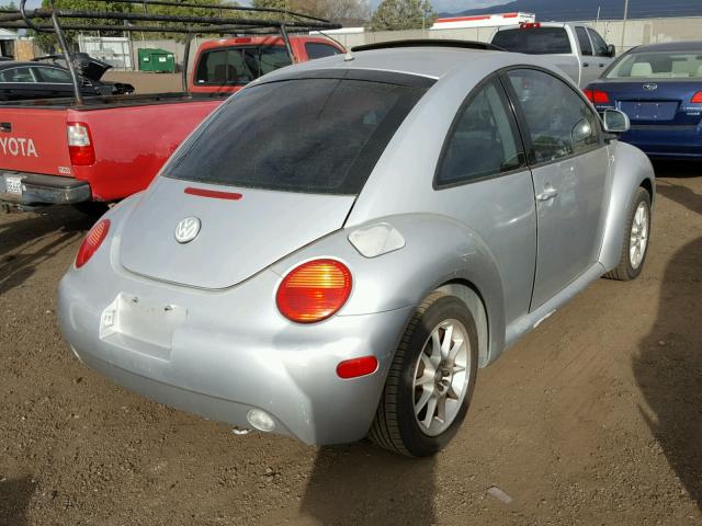 3VWDD21CXYM417643 - 2000 VOLKSWAGEN NEW BEETLE SILVER photo 4