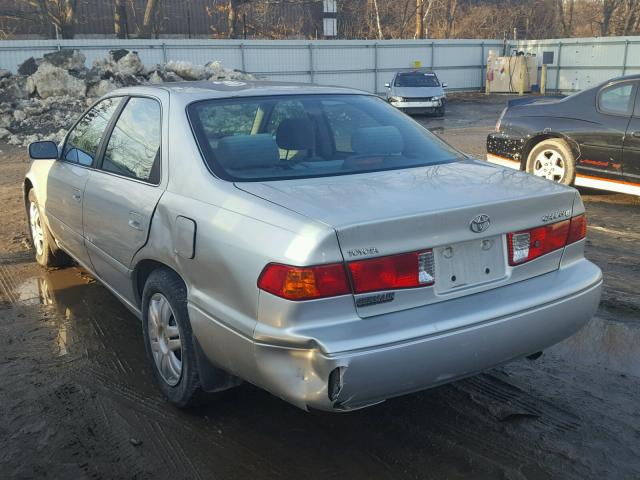 4T1BG22KXYU678303 - 2000 TOYOTA CAMRY CE SILVER photo 3