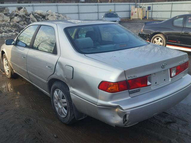 4T1BG22KXYU678303 - 2000 TOYOTA CAMRY CE SILVER photo 9