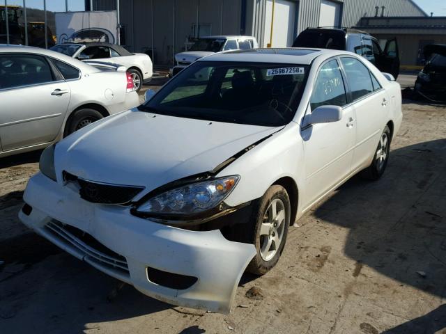 4T1BE32K96U671805 - 2006 TOYOTA CAMRY LE WHITE photo 2