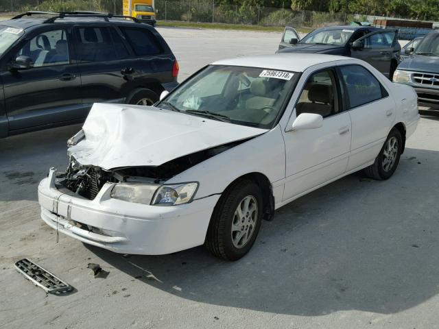 4T1BF22K1YU953883 - 2000 TOYOTA CAMRY LE WHITE photo 2