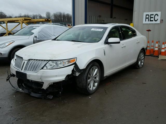 1LNHL9DR9AG616484 - 2010 LINCOLN MKS WHITE photo 2