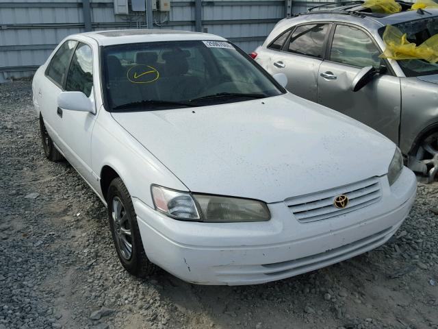 4T1BG22KXWU199618 - 1998 TOYOTA CAMRY CE WHITE photo 1