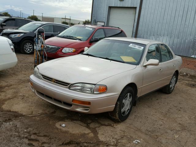 4T1BF12K2TU121150 - 1996 TOYOTA CAMRY LE TAN photo 2