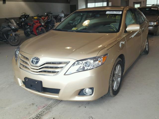 4T1BF3EK3BU142658 - 2011 TOYOTA CAMRY BASE GOLD photo 2