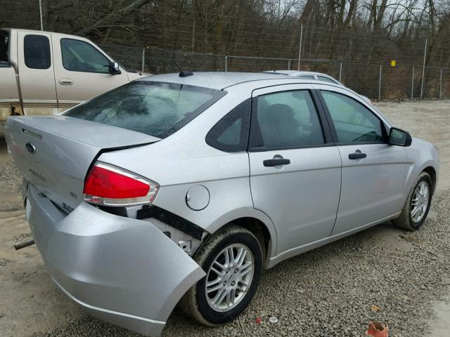 1FAHP3FNXAW247484 - 2010 FORD FOCUS SE SILVER photo 4