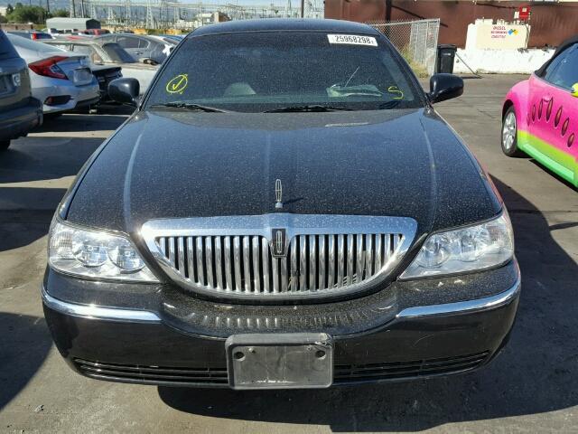 1LNHM81W84Y686803 - 2004 LINCOLN TOWN CAR E BLACK photo 9