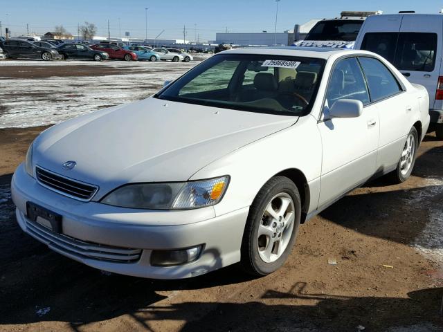 JT8BF28G610309363 - 2001 LEXUS ES 300 WHITE photo 2