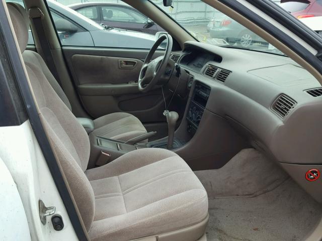 4T1BG22K7VU769525 - 1997 TOYOTA CAMRY CE WHITE photo 5