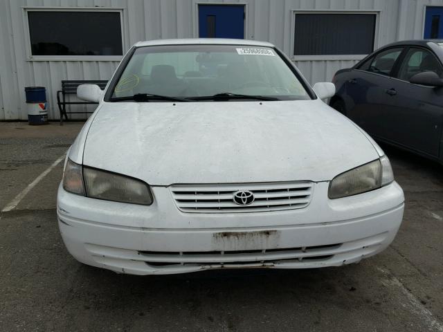 4T1BG22K7VU769525 - 1997 TOYOTA CAMRY CE WHITE photo 9