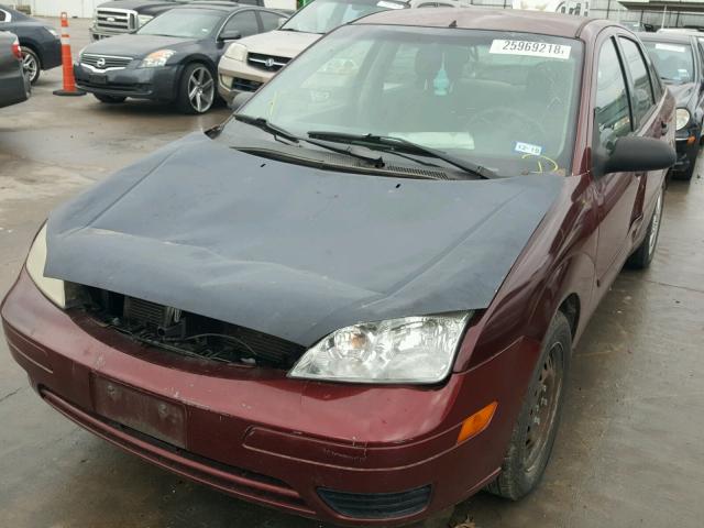 1FAFP34N36W151133 - 2006 FORD FOCUS ZX4 MAROON photo 2