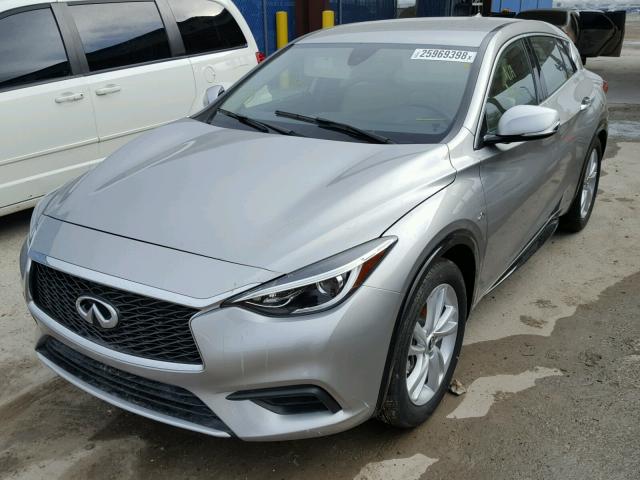 SJKCH5CPXJA046861 - 2018 INFINITI QX30 BASE GRAY photo 2