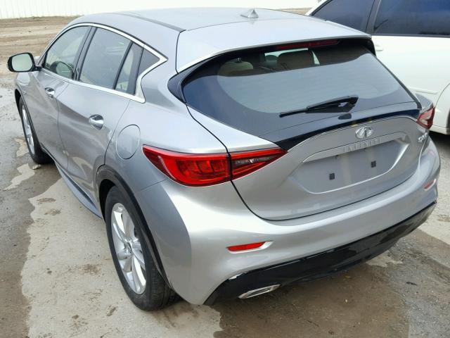 SJKCH5CPXJA046861 - 2018 INFINITI QX30 BASE GRAY photo 3
