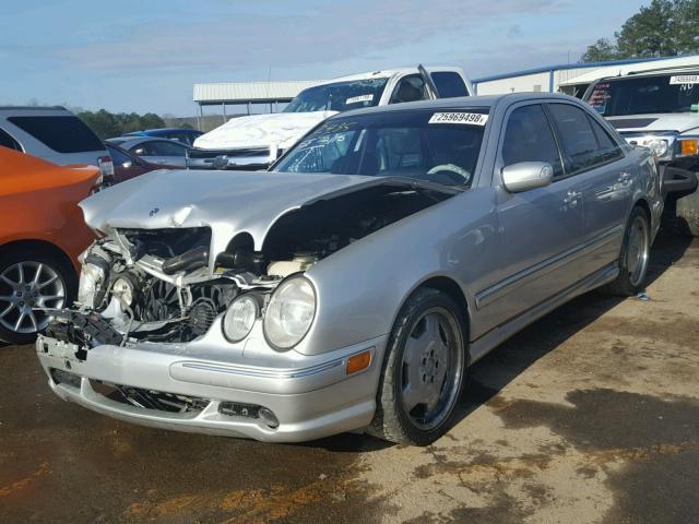 WDBJF74J4YB022435 - 2000 MERCEDES-BENZ E 55 AMG SILVER photo 2