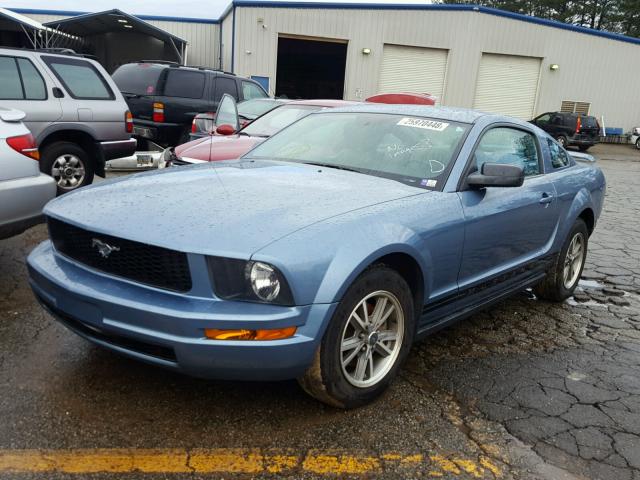 1ZVFT80N855160078 - 2005 FORD MUSTANG BLUE photo 2