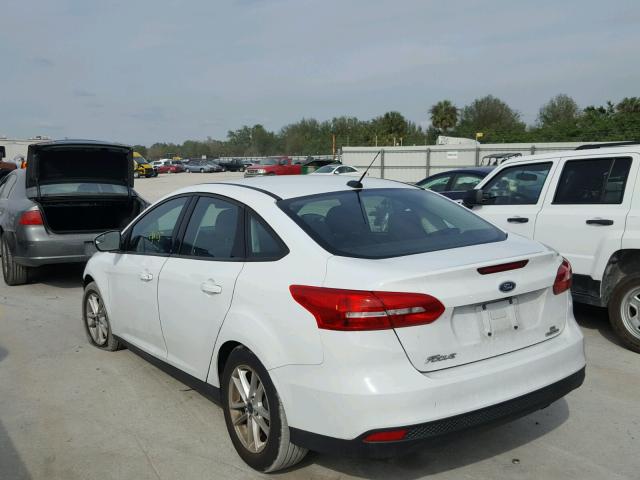 1FADP3F28GL385846 - 2016 FORD FOCUS SE WHITE photo 3