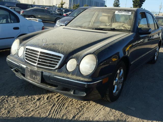 WDBJF65JX2B417042 - 2002 MERCEDES-BENZ E 320 BLACK photo 2