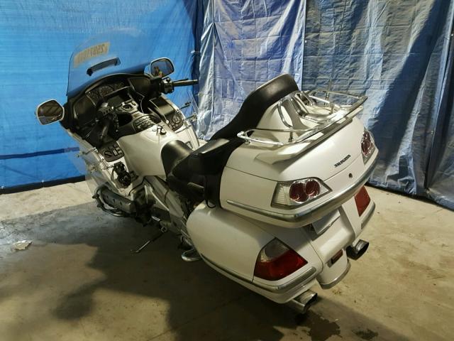 1HFSC47H08A700020 - 2008 HONDA GL1800 WHITE photo 3