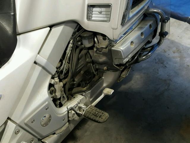 1HFSC47H08A700020 - 2008 HONDA GL1800 WHITE photo 9