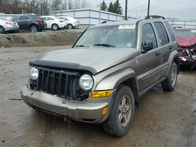 1J4GL38K25W644353 - 2005 JEEP LIBERTY RE GOLD photo 2