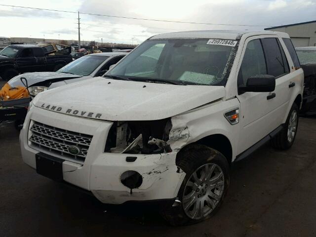 SALFS24NX8H030893 - 2008 LAND ROVER LR2 SE TEC WHITE photo 2