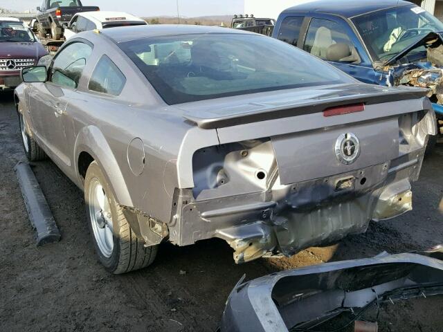 1ZVFT80N675225576 - 2007 FORD MUSTANG GRAY photo 3