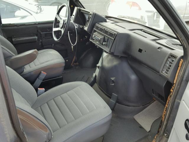 1GTCM15Z3KB522692 - 1989 GMC SAFARI GRAY photo 5