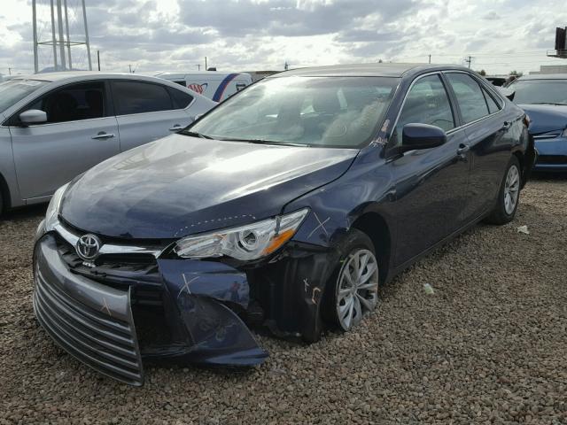 4T4BF1FK8FR495170 - 2015 TOYOTA CAMRY LE BLUE photo 2