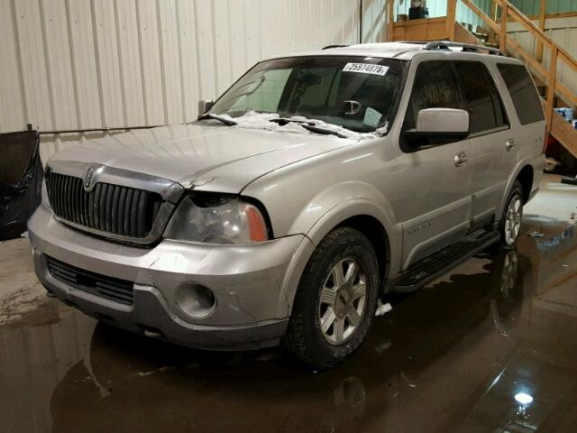 5LMFU28R43LJ05942 - 2003 LINCOLN NAVIGATOR GOLD photo 2