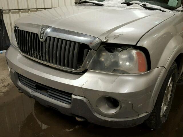 5LMFU28R43LJ05942 - 2003 LINCOLN NAVIGATOR GOLD photo 9