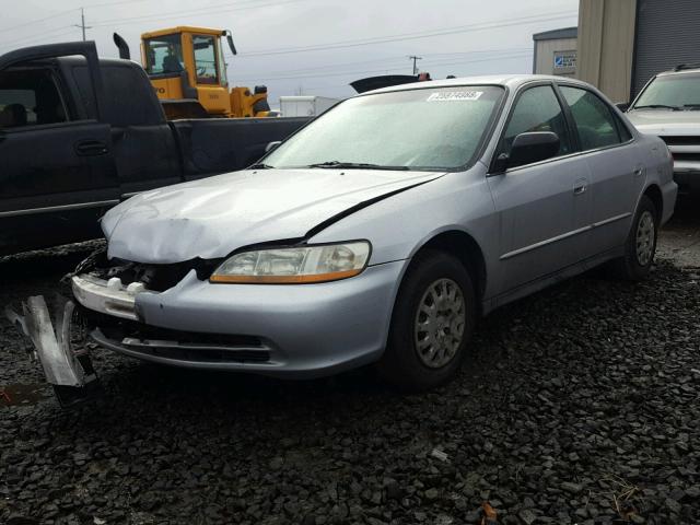 1HGCF86662A078982 - 2002 HONDA ACCORD VAL SILVER photo 2