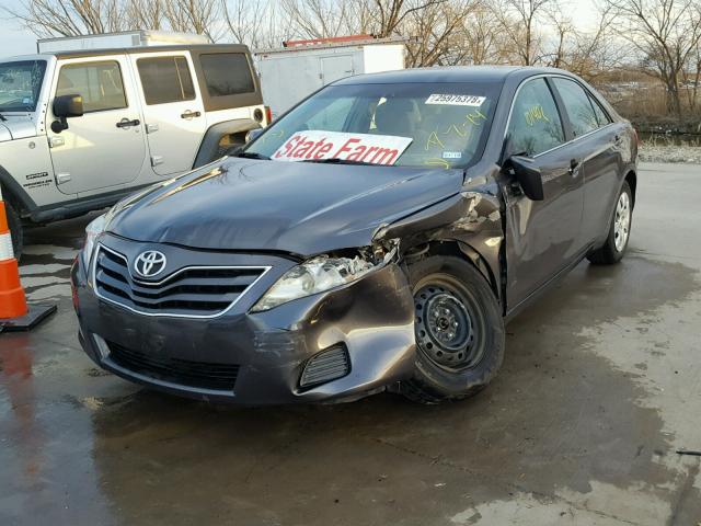 4T1BF3EK1BU159121 - 2011 TOYOTA CAMRY BASE GRAY photo 2