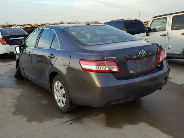 4T1BF3EK1BU159121 - 2011 TOYOTA CAMRY BASE GRAY photo 3