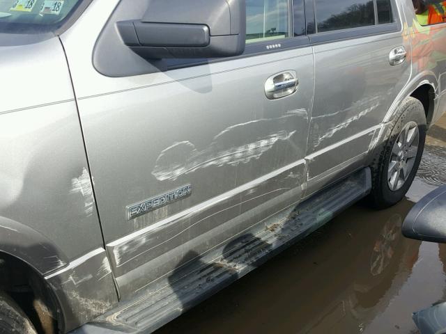 1FMFU16508LA81319 - 2008 FORD EXPEDITION SILVER photo 9