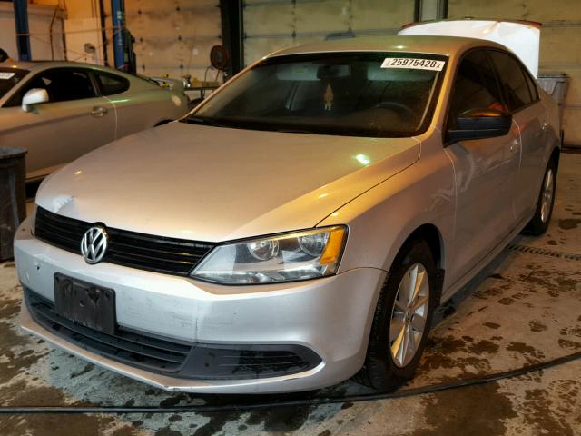 3VW2K7AJ3EM257626 - 2014 VOLKSWAGEN JETTA BASE SILVER photo 2