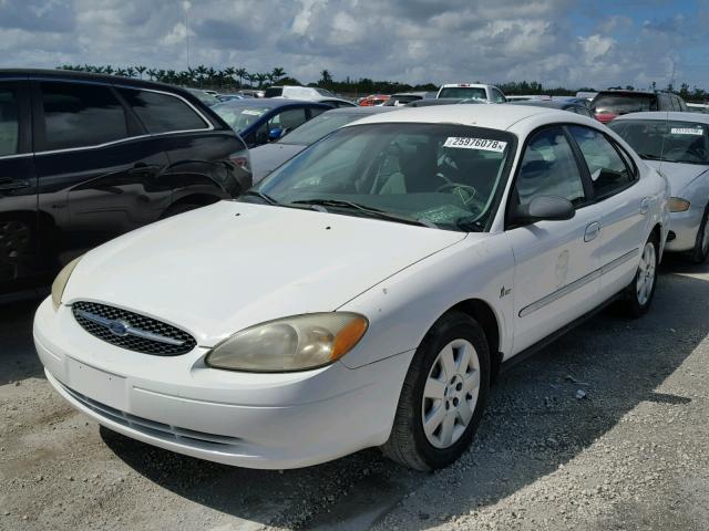 1FAFP5220YA203743 - 2000 FORD TAURUS LX WHITE photo 2