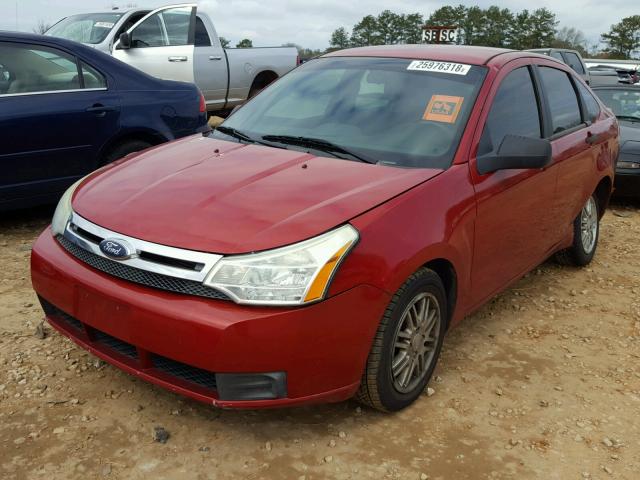 1FAHP35N99W220791 - 2009 FORD FOCUS SE RED photo 2