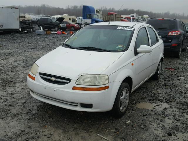 KL1TJ52624B258580 - 2004 CHEVROLET AVEO LS WHITE photo 2