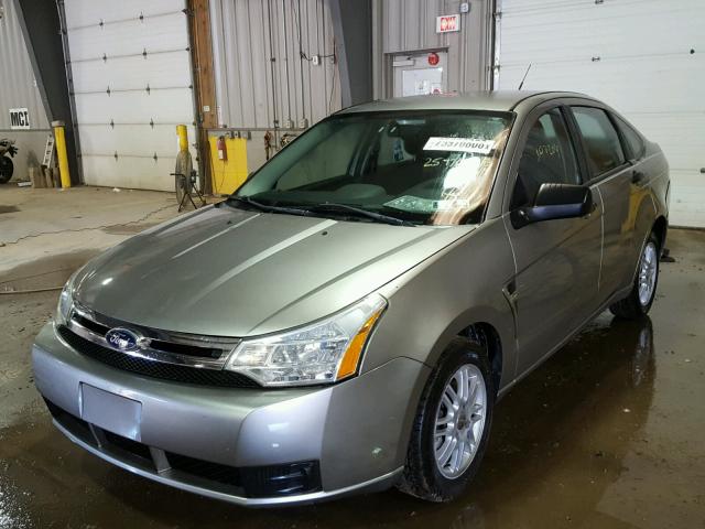 1FAHP35N68W118721 - 2008 FORD FOCUS SE SILVER photo 2