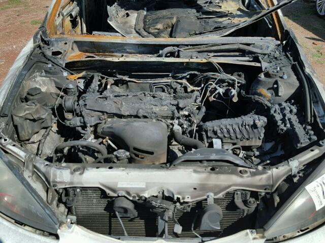 4T1BE32K24U364943 - 2004 TOYOTA CAMRY LE WHITE photo 7