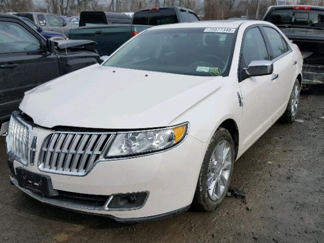 3LNHL2JC2CR820546 - 2012 LINCOLN MKZ WHITE photo 2