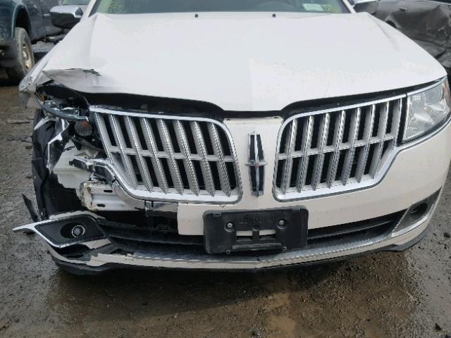 3LNHL2JC2CR820546 - 2012 LINCOLN MKZ WHITE photo 7