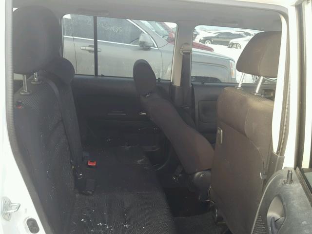 JTLKT324154024037 - 2005 TOYOTA SCION XB 白色 照片 6