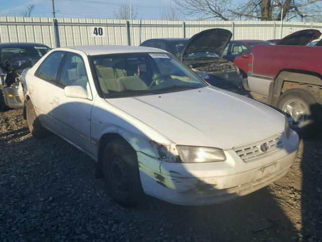 JT2BG22K4W0151603 - 1998 TOYOTA CAMRY CE WHITE photo 1