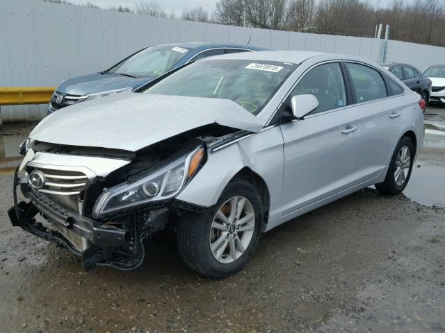 5NPE24AF8HH454425 - 2017 HYUNDAI SONATA SE SILVER photo 2